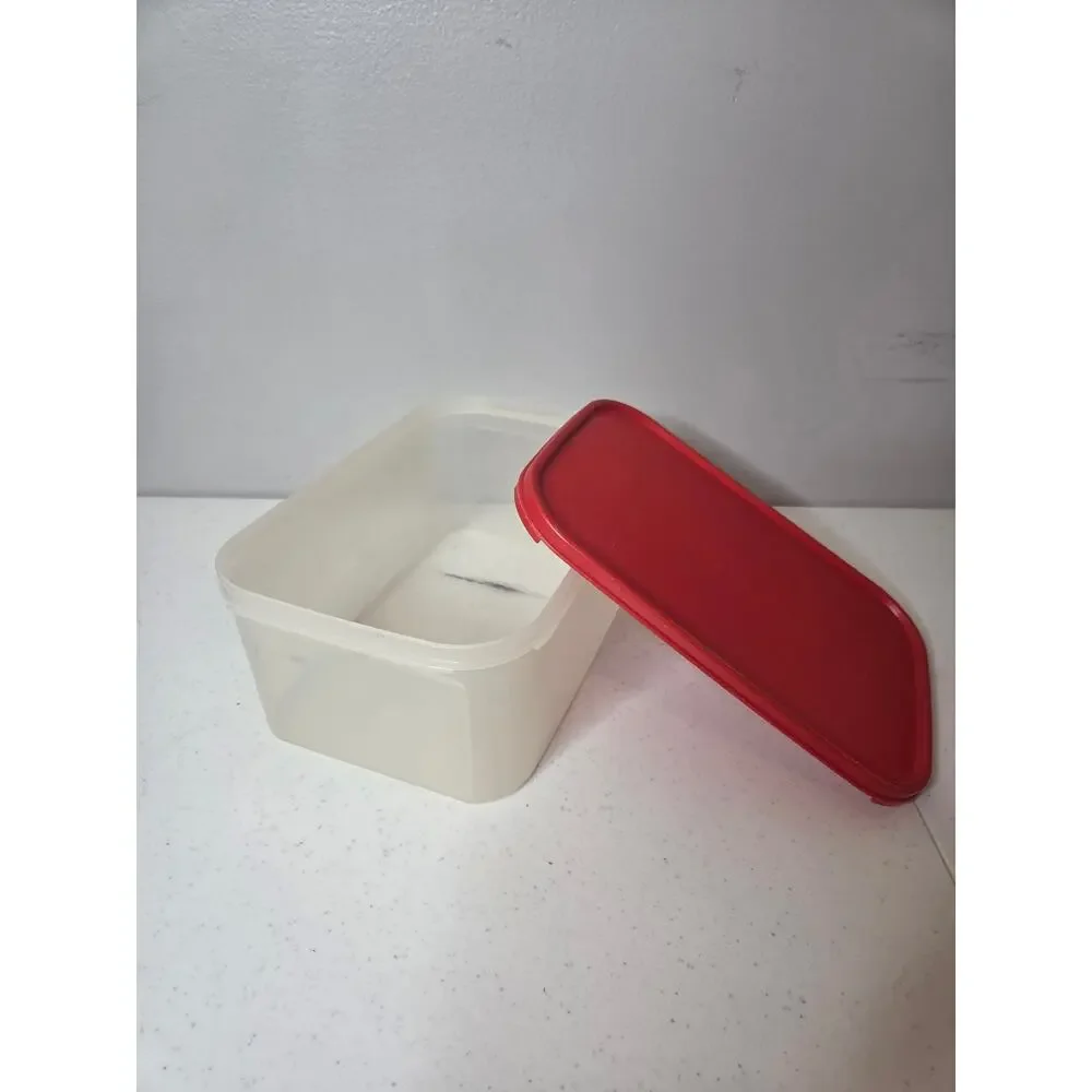 Tupperware bring iconic